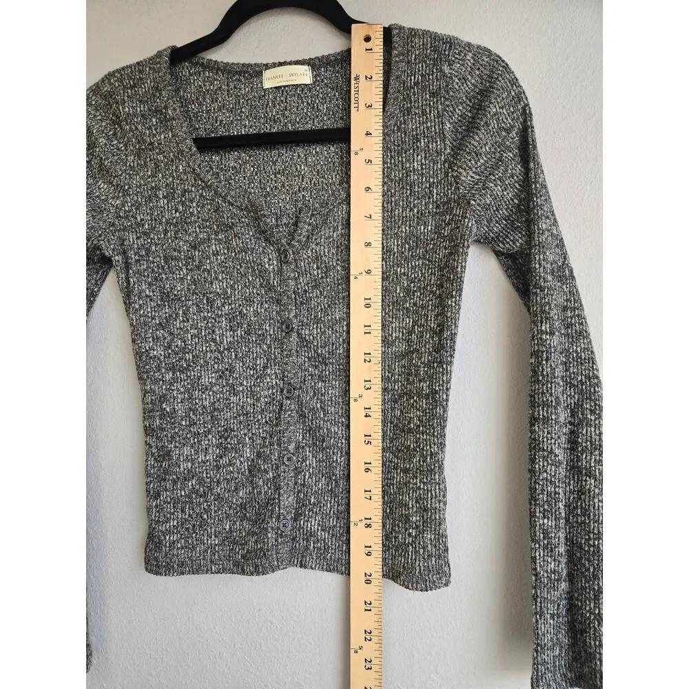 FRANKEE‎ & SKYLARR Gray Ribbed Knit Button Front Cardigan Medium
